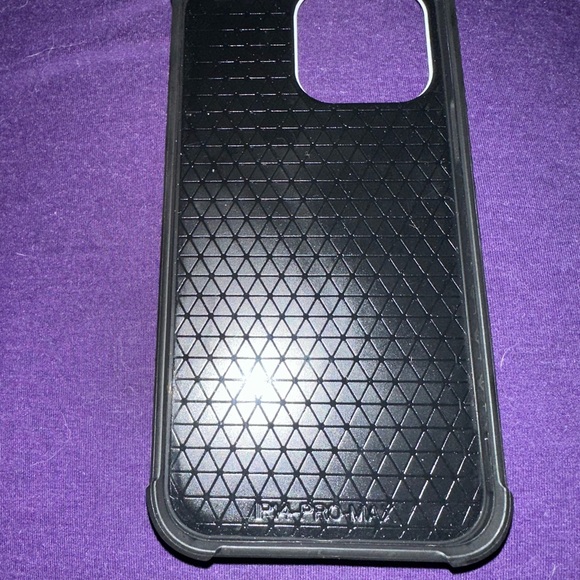 iPhone 14 Pro Max Red Snowflake Pattern Phone Case - Picture 2 of 2